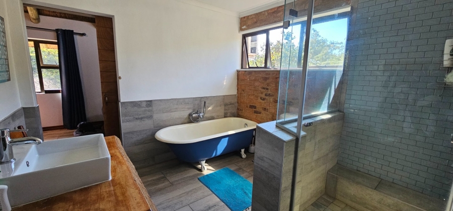 6 Bedroom Property for Sale in Hartbeesfontein North West